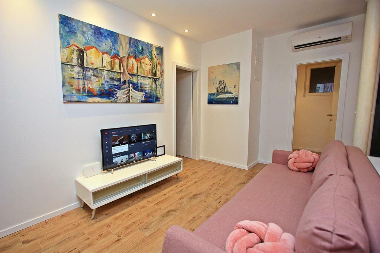 Apartman Michelangelo In The Centar Of Супетар Екстериор снимка